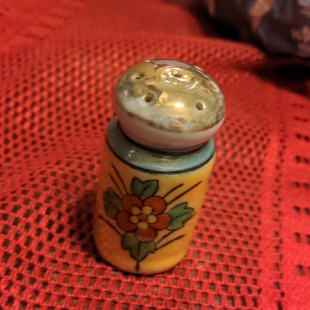 Flower Japan Signed Kitchen Home Wooden Lip Salt Pepper Shaker Ceramic